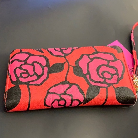 NWT. Betsey Johnson graphic red roses wallet - Picture 5 of 9
